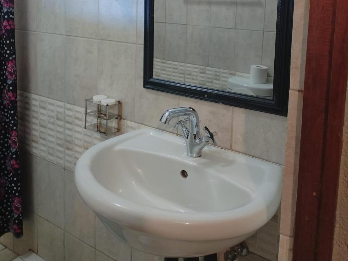 Elegant Guest House Malelane Малелейн Стая снимка
