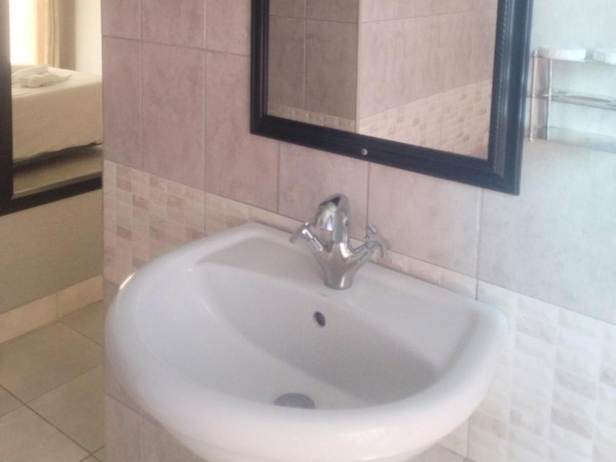 Elegant Guest House Malelane Малелейн Стая снимка